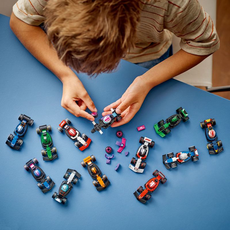 LEGO Formel 1 Fahrer mit ihrem Auto 71049 Minifiguren (Set 12 Teile)