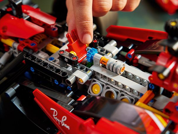 LEGO Formula 1 car 42207 Ferrari SF24 Technic (Delivery: March 2025)