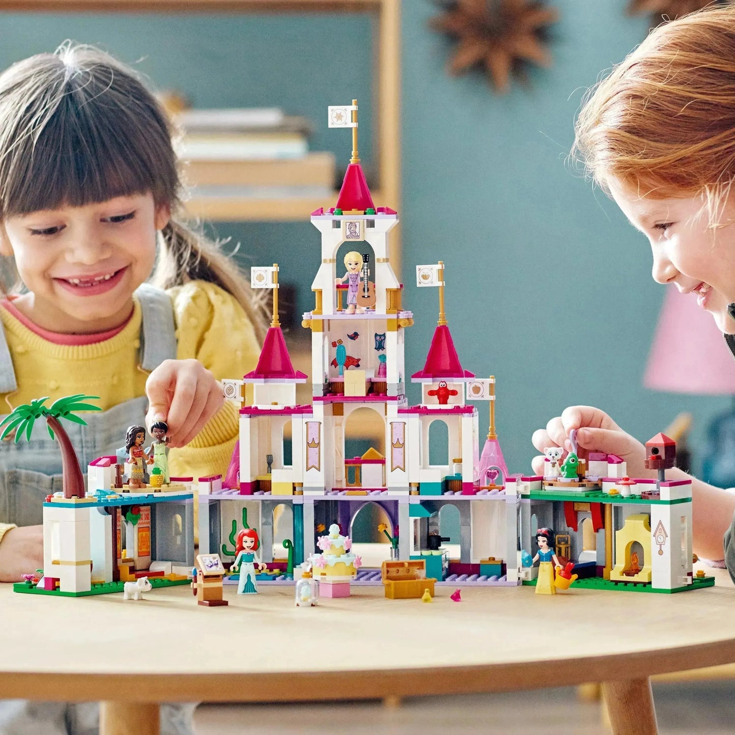 LEGO Ultimate Adventure Castle 43205 Disney