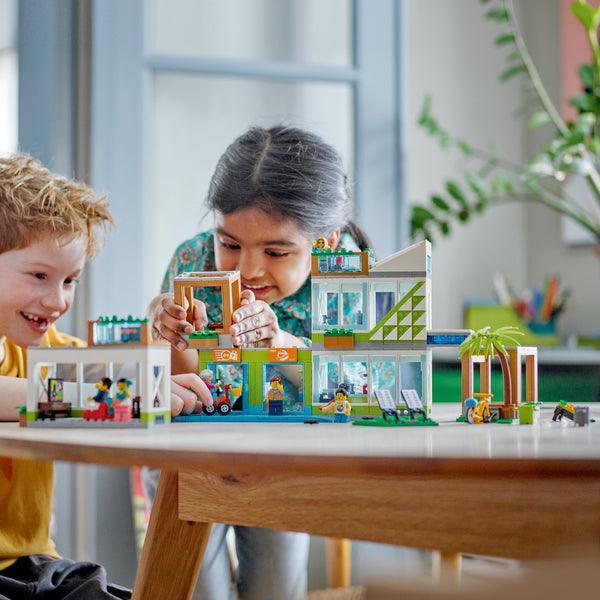 LEGO Appartementsgebouw 60365 City LEGO CITY @ 2TTOYS | Official LEGO shop😊🥰 LEGO €. 71.98