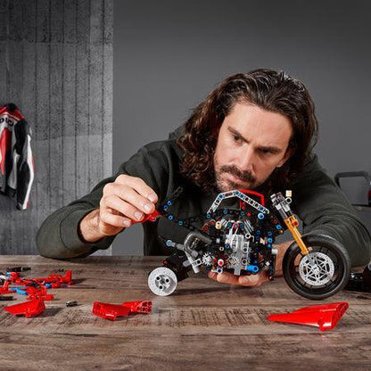 LEGO Ducati Panigale VR4 race motor 42107 Technic LEGO TECHNIC @ 2TTOYS LEGO €. 79.99