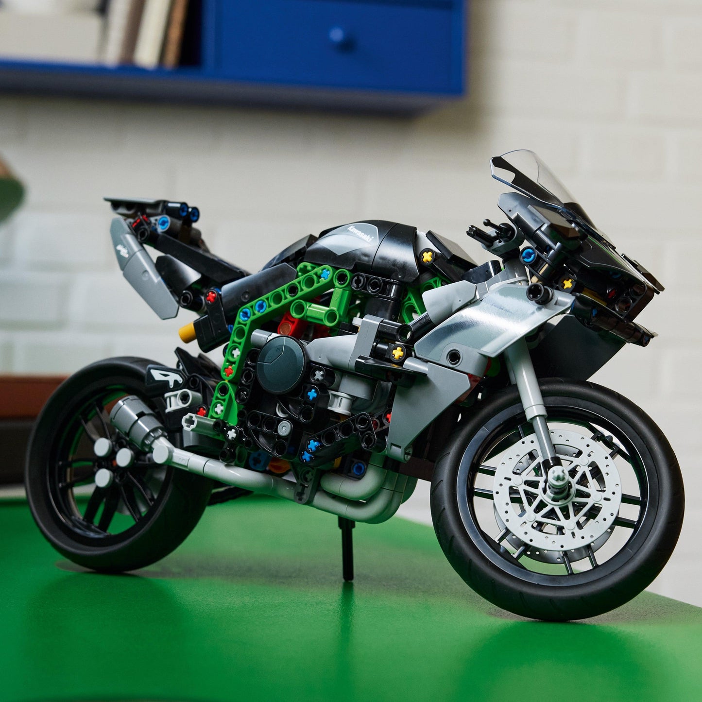 LEGO Kawasaki Ninja H2R motor 42170 Technic LEGO Spiderman @ 2TTOYS LEGO €. 67.99