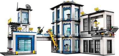 LEGO Politiebureau 60141 City LEGO CITY @ 2TTOYS LEGO €. 89.99