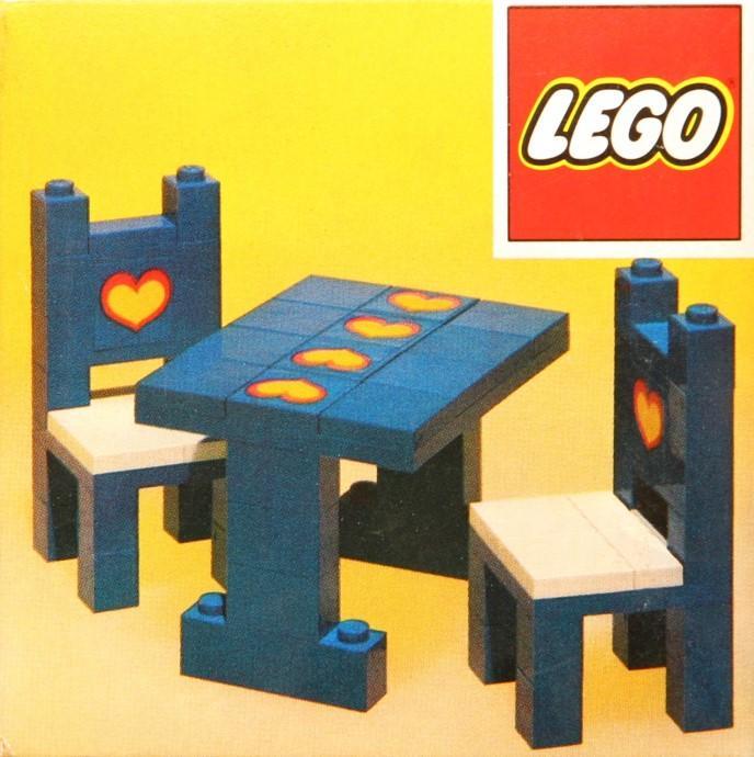 LEGO Table and chairs 275 Homemaker LEGO Homemaker @ 2TTOYS LEGO €. 9.99